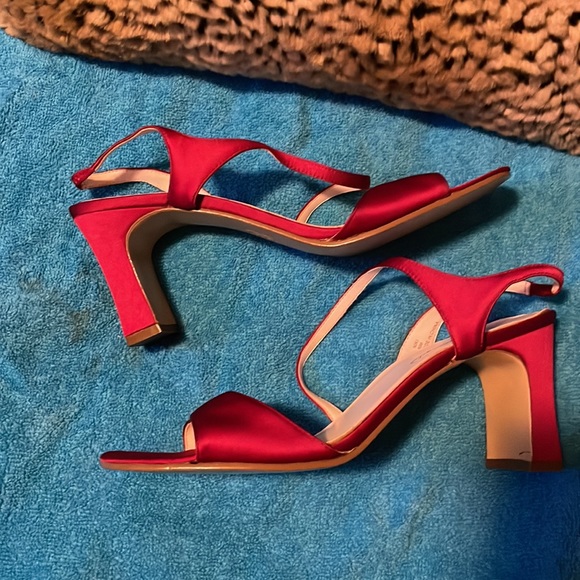 🚨NEVER WORN Michelangelo Niki Sexy Ruby Red Cross Strap Block Heel, Size 9.5M - Picture 3 of 14